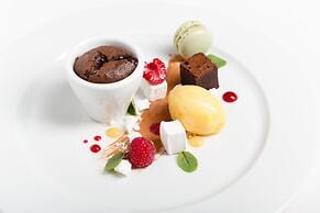Overnight Stay In A 4 Star Hotel Including Three Course Dinner & Full Breakfast Combined With A Vineyard Tour & Wine Tasting In Kent For Two People