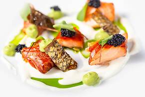 Overnight Stay In A 4 Star Hotel Including Three Course Dinner & Full Breakfast Combined With A Vineyard Tour & Wine Tasting In Kent For Two People