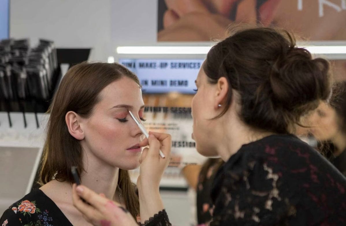 Beauty Artist Celebrity Makeup Masterclass For One Person In London